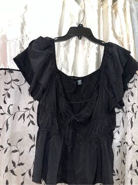 Black Ruffle Sleeve Peasant Top - Women size 1x